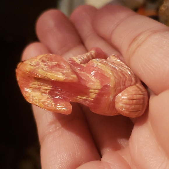 RARE RYDOCHROSITE RABBIT BUNNY STONE CARVED UNIQUE BEAUTIFUL - Picture 4 of 6